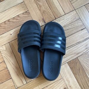 Black Addias platform slides size 8